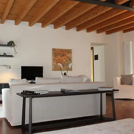 Apartment La Funicolare A Lago
